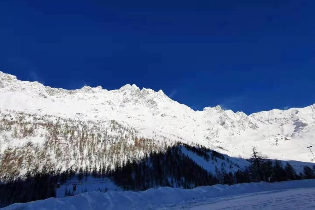 Homey Apartment In The Heart Of Cervinia เบรยล์-แชร์วิเนีย ภายนอก รูปภาพ